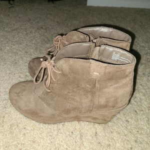 Merona women's wedge 3.5"bootie with laces size7.5